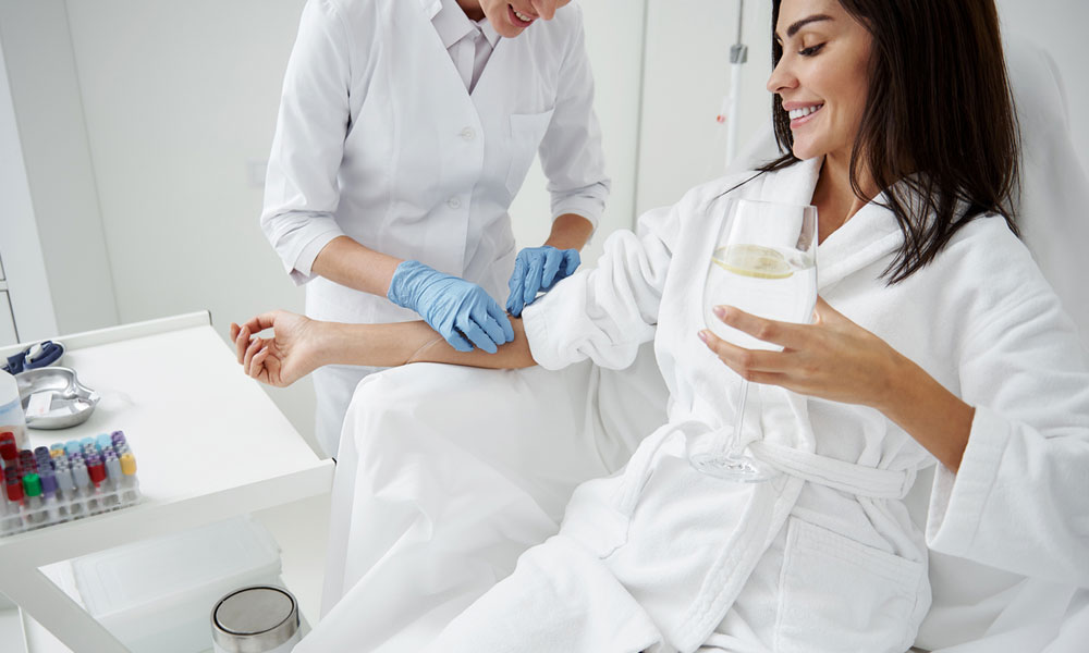 IV-Vitamin-Drips-Why-More-Professionals-Are-Choosing-IV-Therapy-Blog-Image